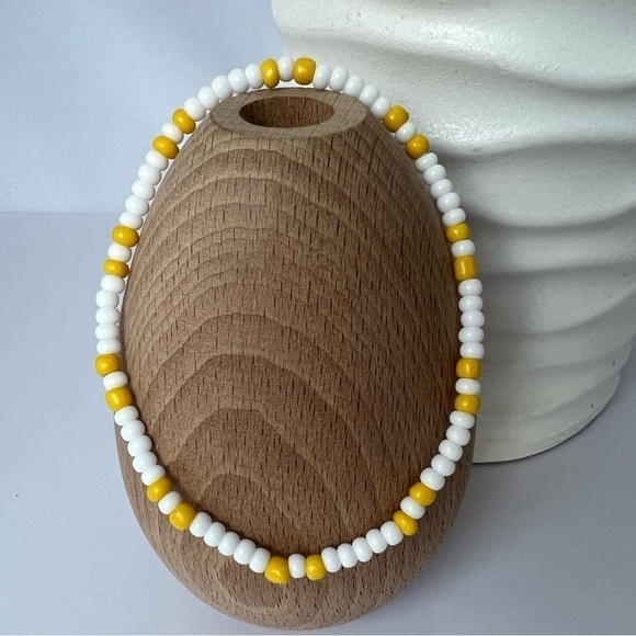 STRETCH Beaded Anklet with White & Yellow Glass Beads - Picture 12 of 12